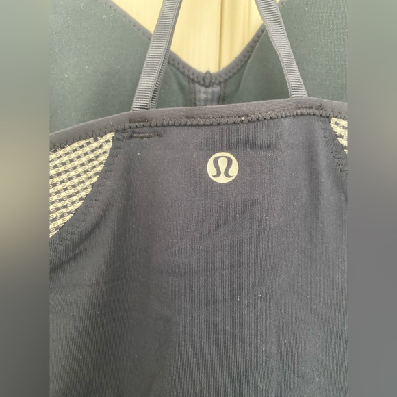 Like new Lululemon size 4 tank - Picture 4 of 5